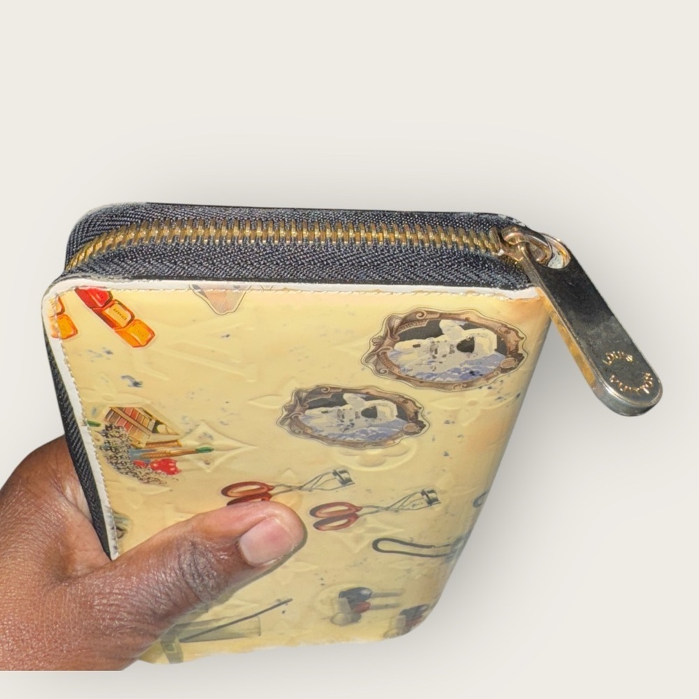 LOUIS VUITTON Monogram Vernis Nicolas Ghesquire Zippy Wallet - color transfer - Picture 6 of 9